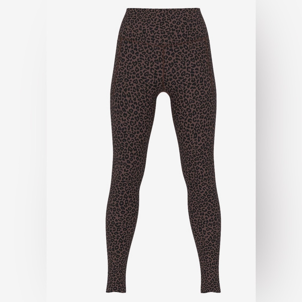 Victoria Secret Pink Relay Leggings Leopard Size Medium Short NWT